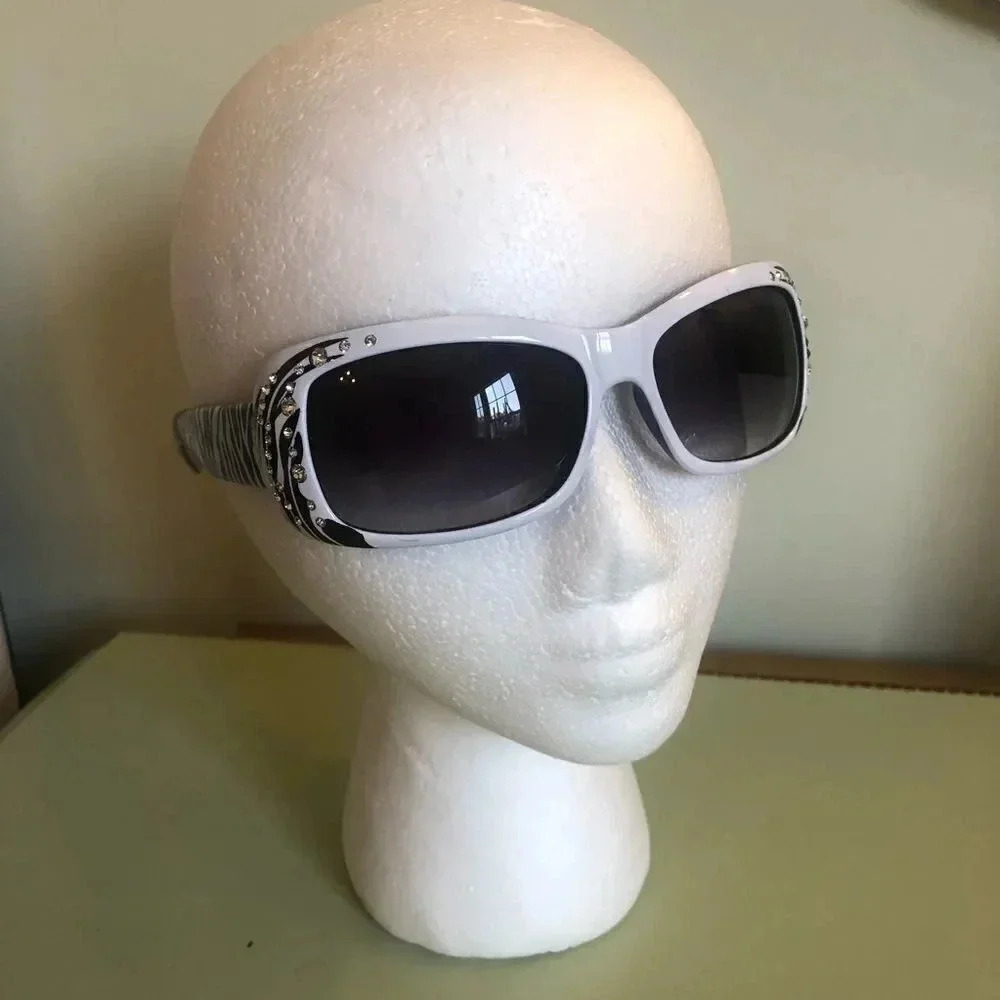 𝅺Vintage 80’s - 90’s zebra‎ print white sunglasses